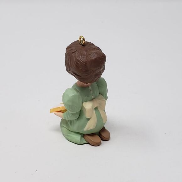 1996 Hallmark Payer for Peace Handcrafted Keepsake Holiday Christmas Ornament. - Picture 5 of 8